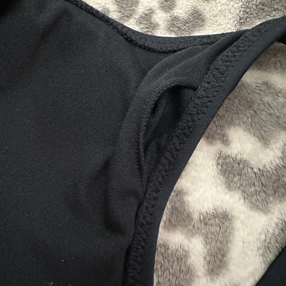 Old Navy Scoop-Neck Bikini Swim Top in Black Size Small